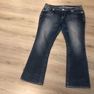 Women’s Vanity Premium Collection Blingy Jeans SZ 40/42, Inseam 32 Mid Rise